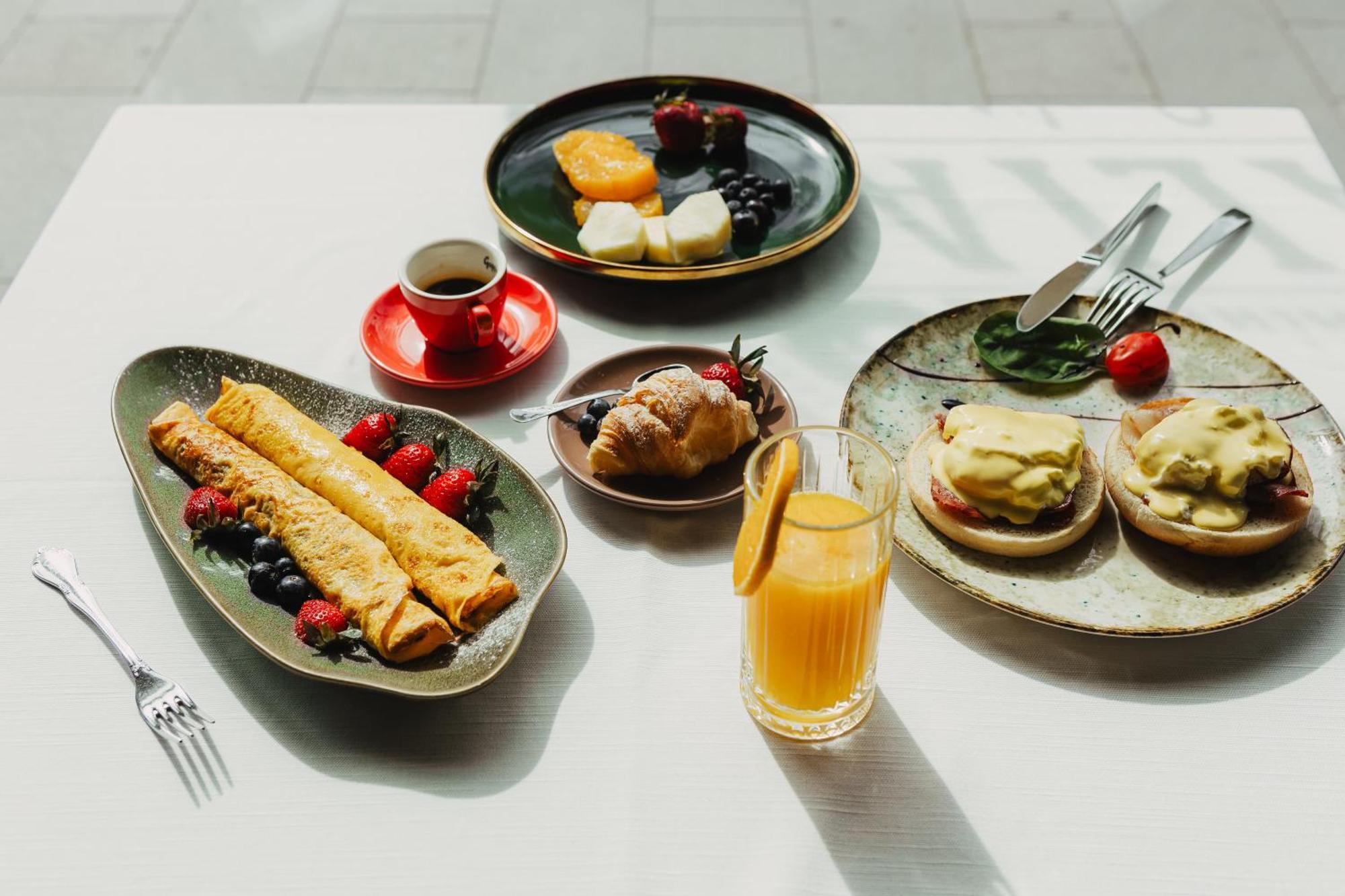 Hotel Platinia Cluj-Napoca Exterior foto Breakfast at the Hotel