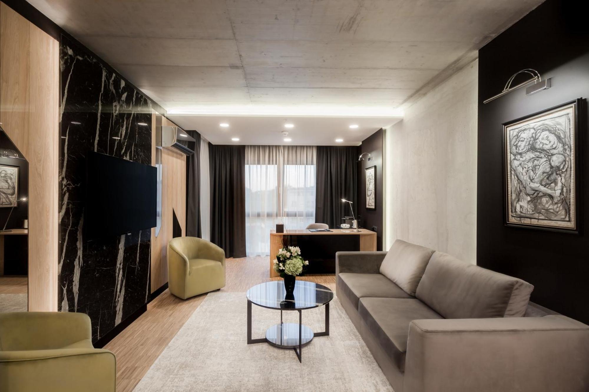 Hotel Platinia Cluj-Napoca Exterior foto The interior of the presidential suite