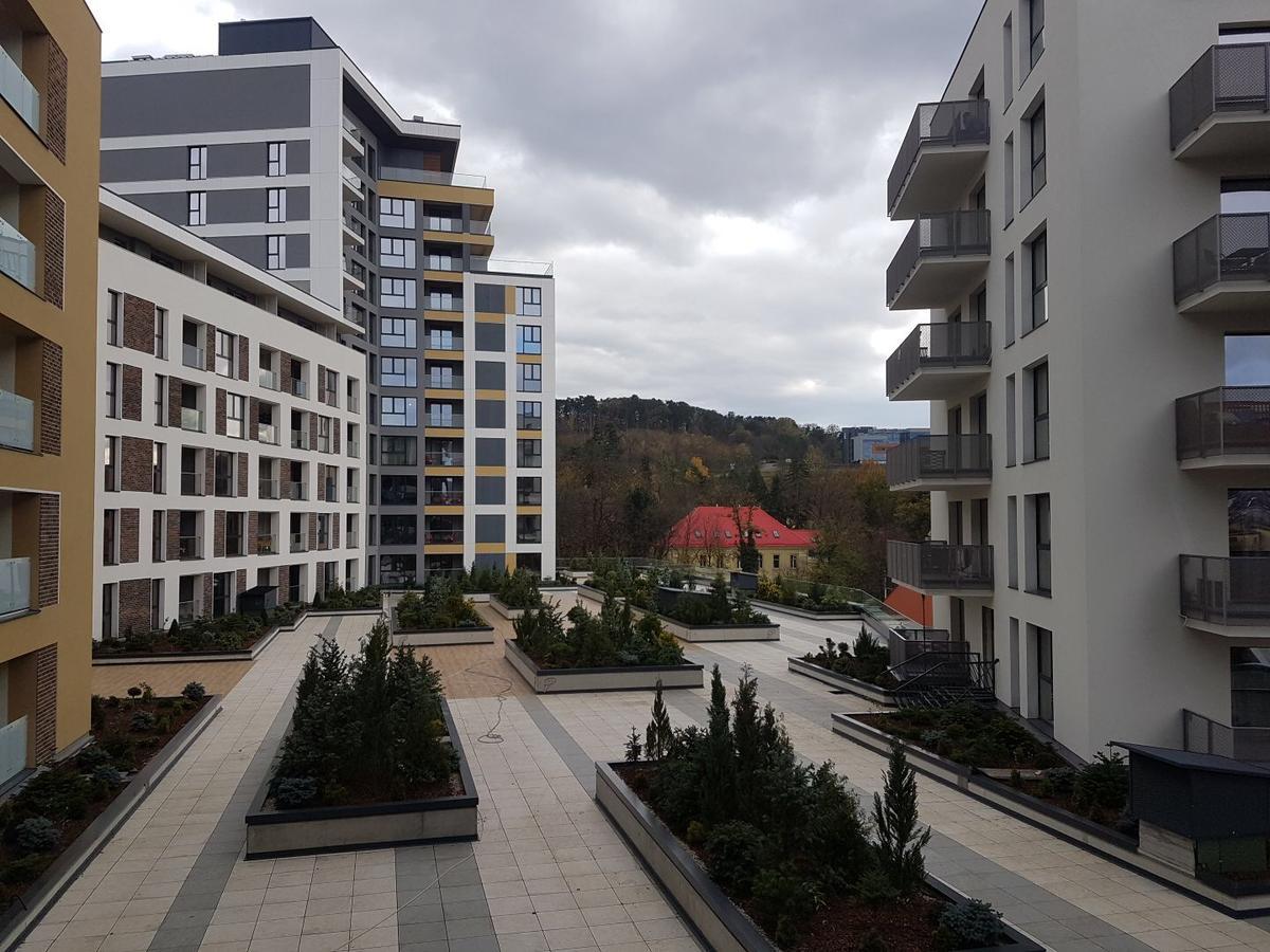 Hotel Platinia Cluj-Napoca Exterior foto Residential buildings in the village